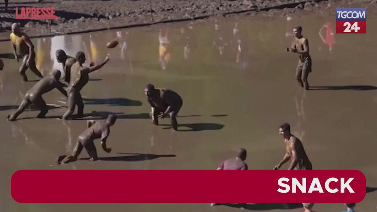 Mud Bowl, il torneo di football nel fango festeggia 50 anni