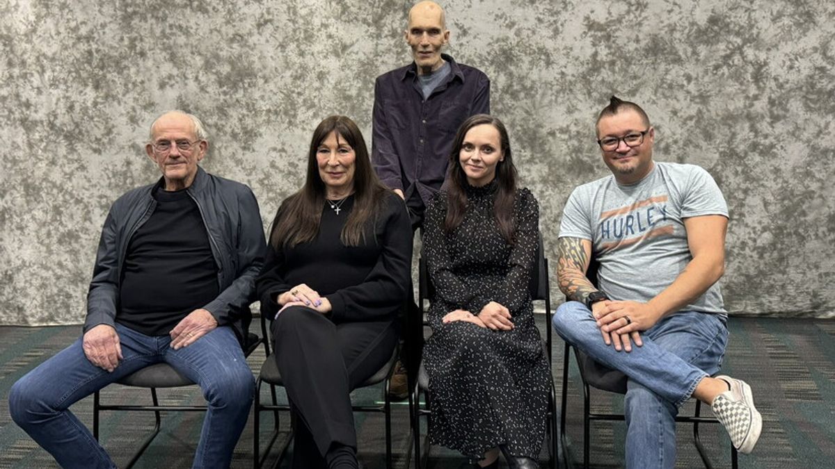 Cast Of 1991’s 'The Addams Family' Reunites For The First Time In Years: "Now I - Foto 10