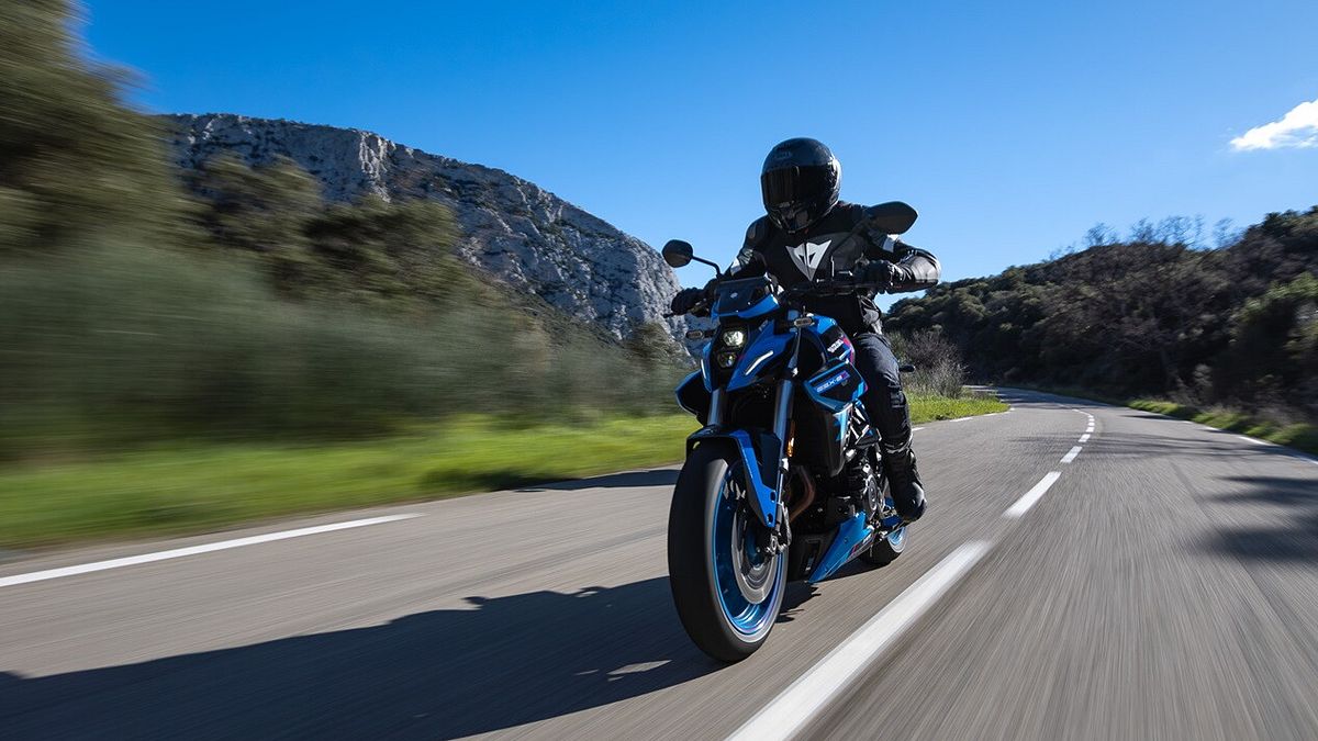 Suzuki GSX-8S Takım Suzuki Sürümü