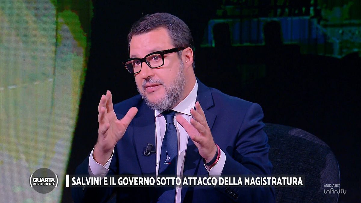 Matteo Salvini Dördüncü Cumhuriyet'te yargıya karşı