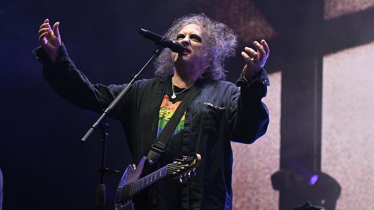 The Cure yayınlandı "Kayıp Dünyanın Şarkıları ve bunu canlı bir konserle kutlayın
