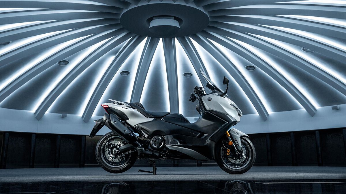 Yamaha TMAX e TMAX Tech MAX, lo scooter sportivo si evolve