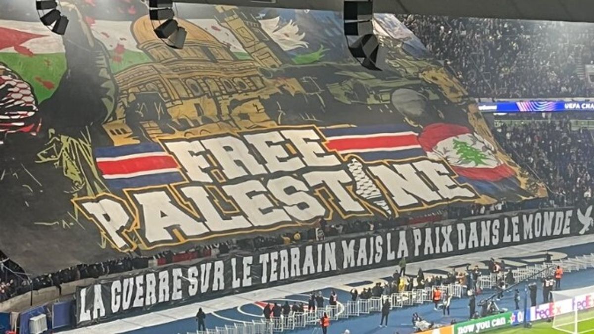 Striscione 'Free Palestine' al Parco dei Principi: il Psg rischia sanzioni