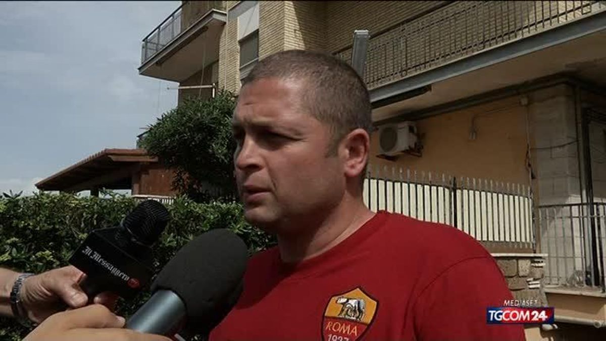 Roma, con la mazza da baseball contro passanti - Tgcom24