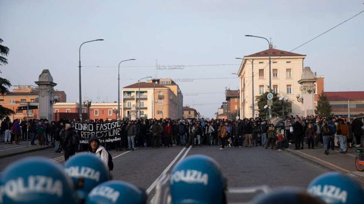 Bologna ve Lepore'daki çatışmalar: "Hükümet bize siyah gömlekler gönderdi" | Salvini: "Sosyal merkezleri kapatın, komünistler tarafından işgal ediliyorlar"