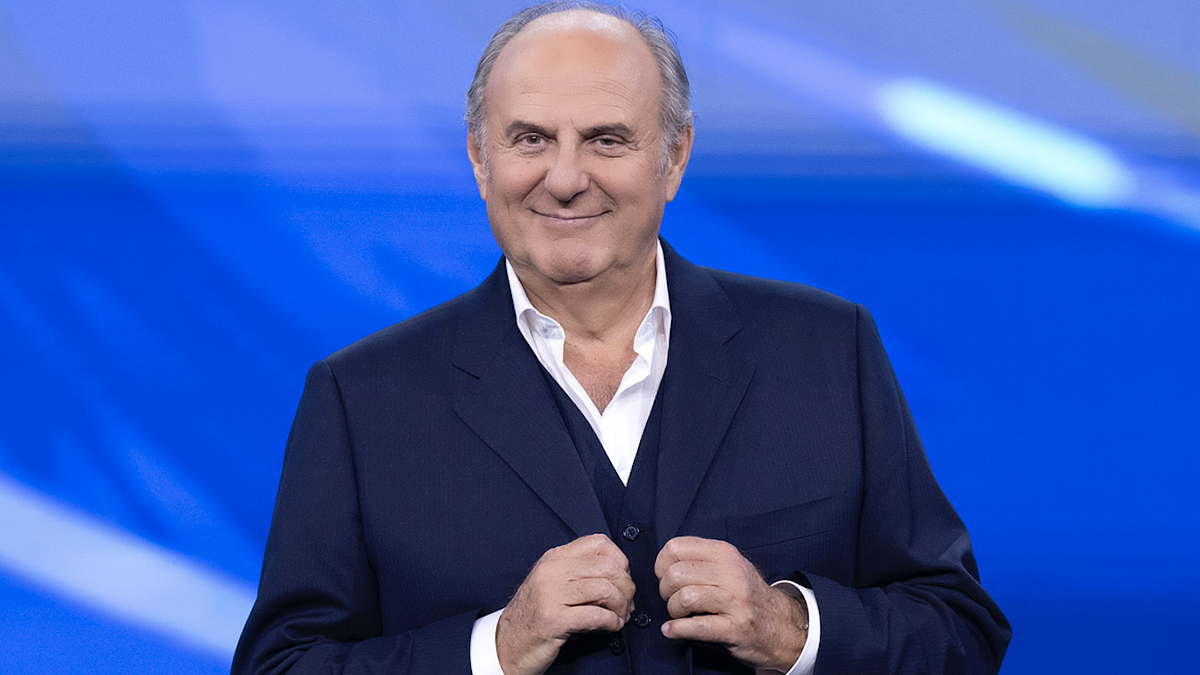 Gerry Scotti finalin ev sahibi "Nesil Şarkı Söylerim"