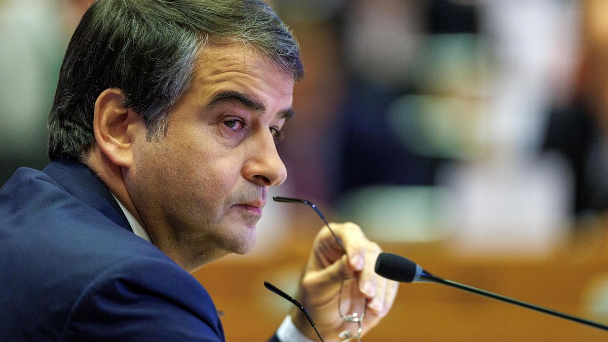 AB, sosyalist kaynaklar: "Fitto'ya oy vermeyeceğiz, güven kırıldı"