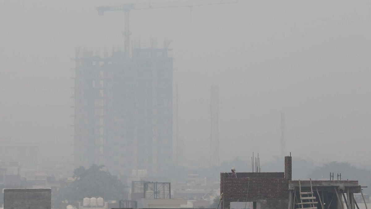 Hindistan, Yeni Delhi'de duman DSÖ limitlerinin 60 katı: okullar kapatıldı