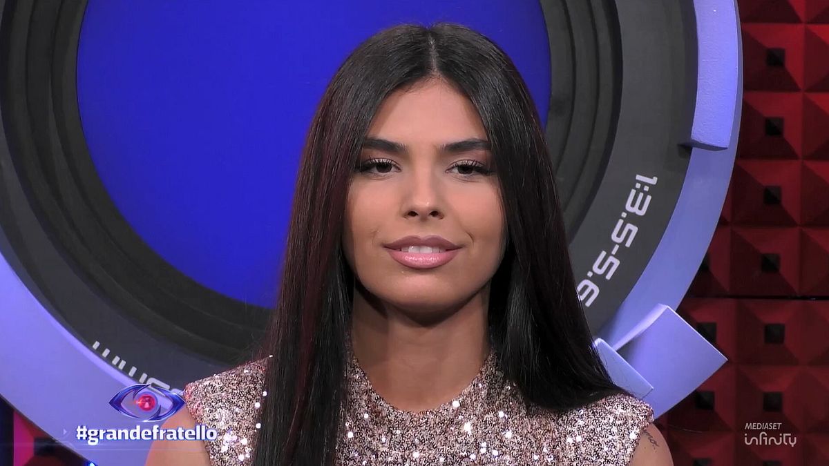 Grande Fratello", Federica Petagna si riavvicina ad Alfonso