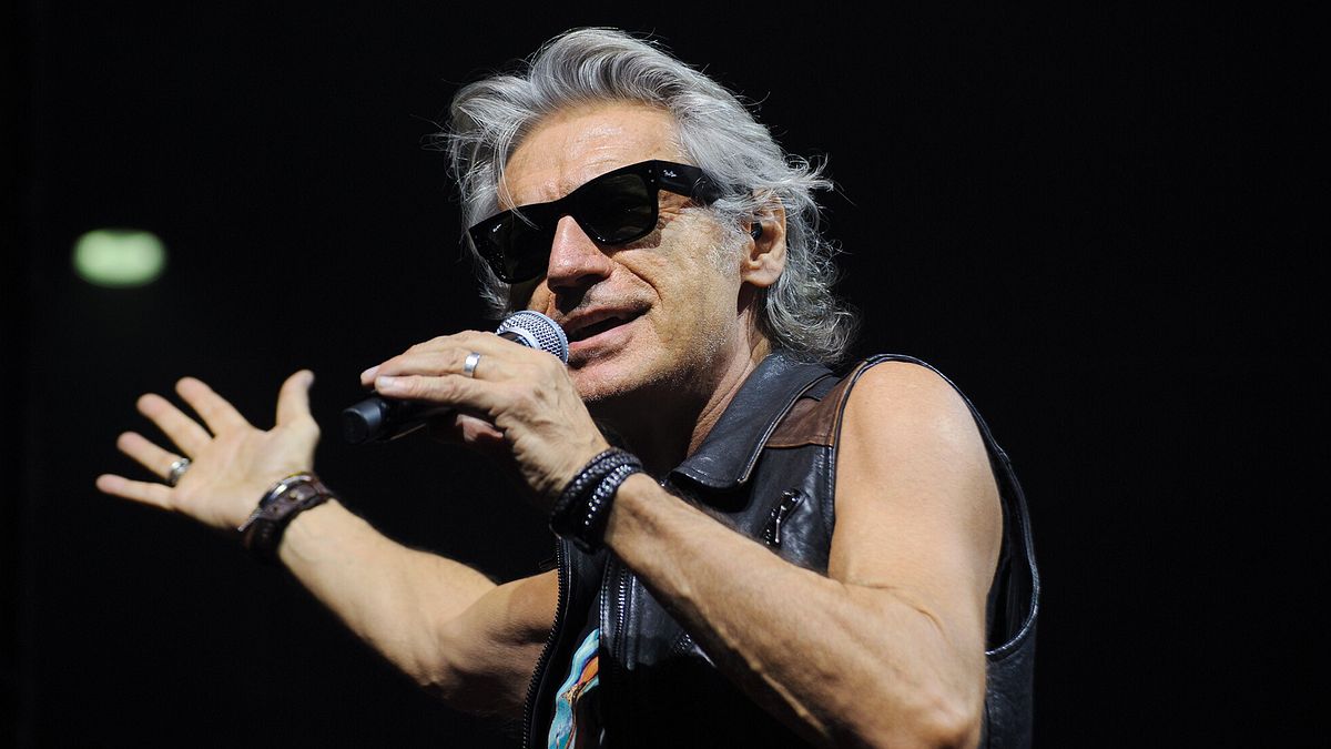 Luciano Ligabue, Caserta Kraliyet Sarayı'nda “Belirli gecelerin gecesi”