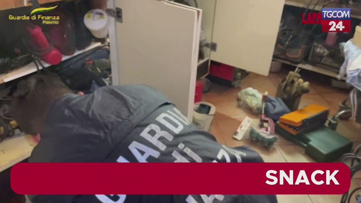 Palermo, bir garajda silah ve mühimmattan oluşan bir cephanelik bulundu