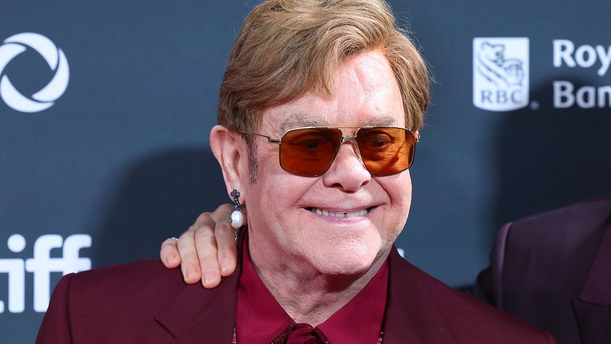 Elton John itiraf etti: “Görme yeteneğimi kaybettim”