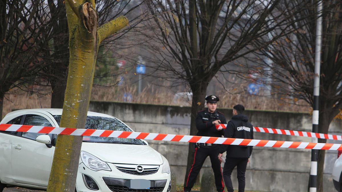 Monza, kız eski sevgilisi tarafından bir süpermarketin önünde bıçaklandı