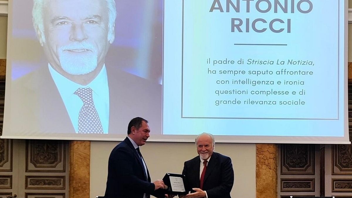 Striscia la Notizia, Antonio Ricci Tüketicinin Dostu ödülüne layık görüldü