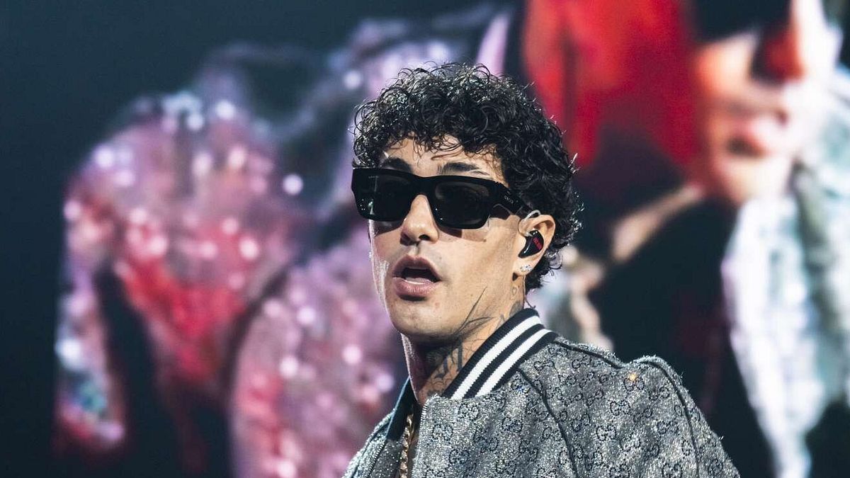 Tony Effe fuori dal Capodanno di Roma: 