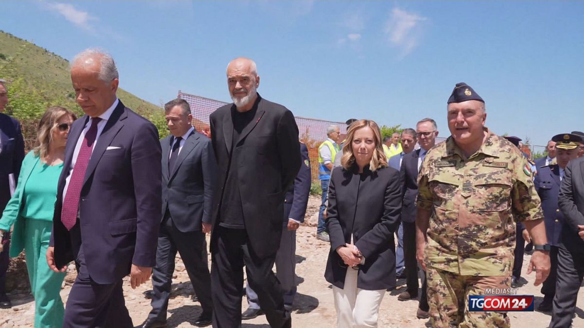 Göçmenler Arnavutluk'taki merkezlerde “yenilikçi çözümlerle” ilerliyor