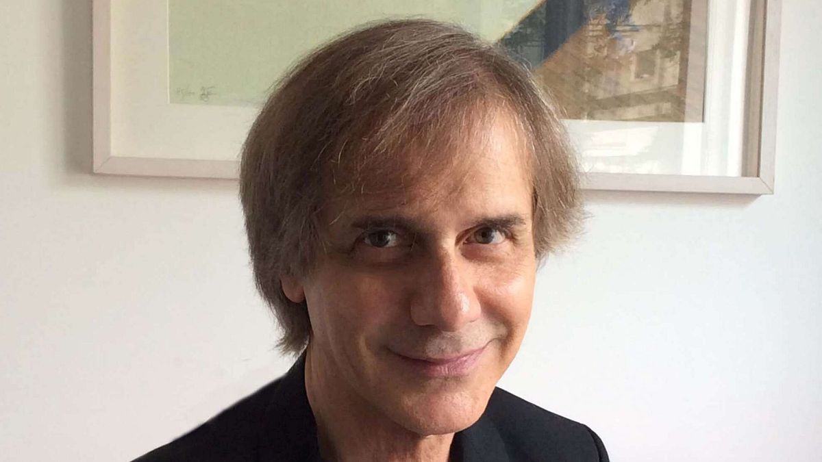 Arturo Stàlteri “Kar Dans Ediyor” adlı eserini sunuyor