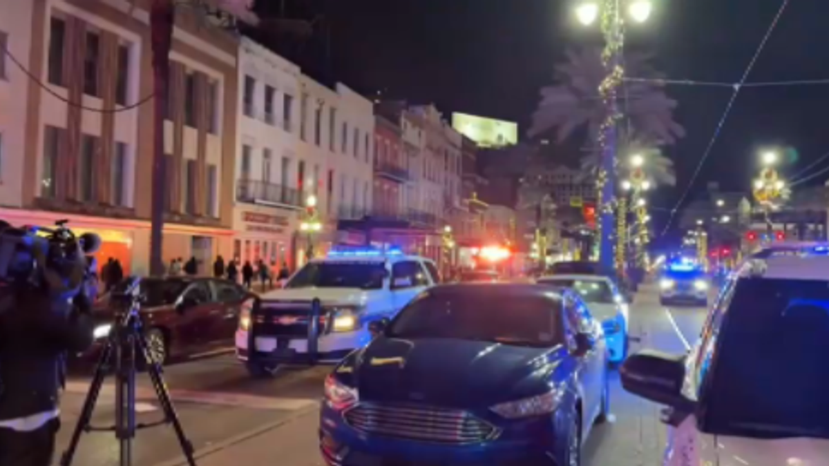 ABD, New Orleans'ta araba kalabalığa çarptı: en az on ölü