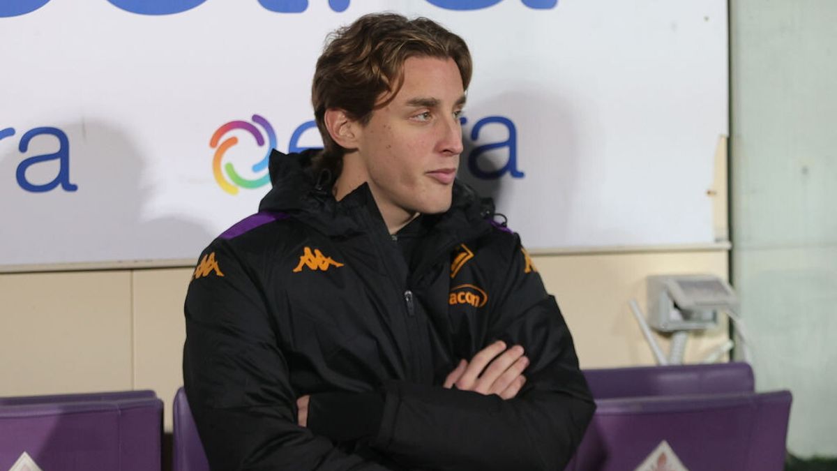 Fiorentina, un tifoso si sente male durante l'allenamento: lo soccorre anche Bove