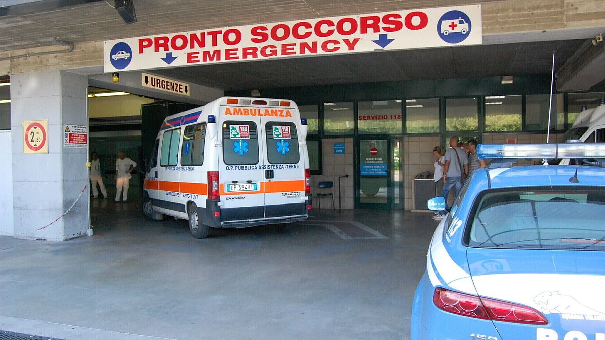 Bergamo, bir süpermarketin otoparkında kocası tarafından bıçaklandı