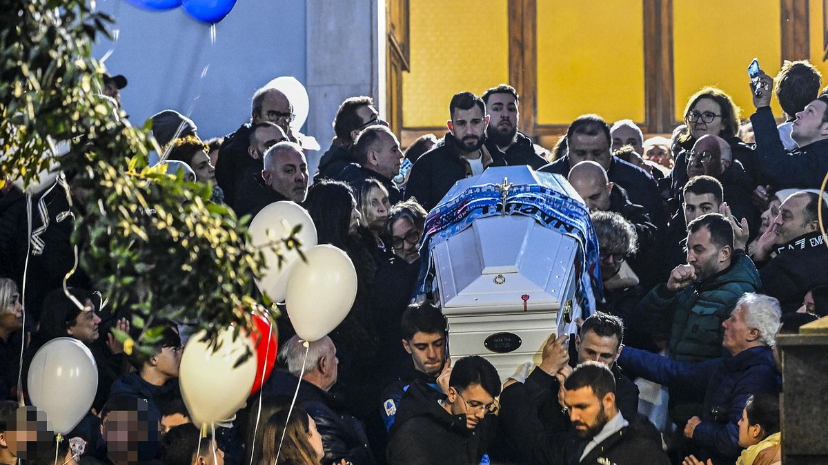 Napoli, citt e squadra insieme per l'ultimo saluto a Daniele Pisco