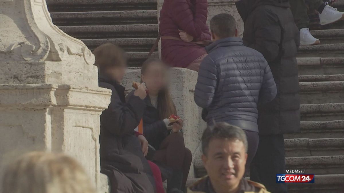 Roma, merkezdeki anıtlara çadırlar kuruluyor: para cezaları uygulanıyor