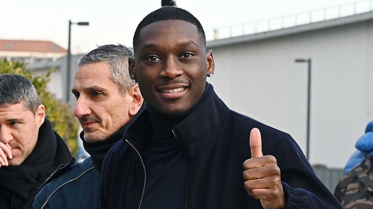Juve, intoppo per Kolo Muani: slitta l'ufficialit , non ci sar col Milan