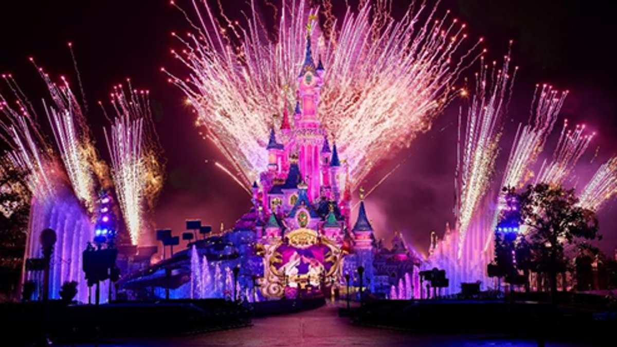 Disneyland Paris, Disney Tales of Magic şovunu başlatıyor