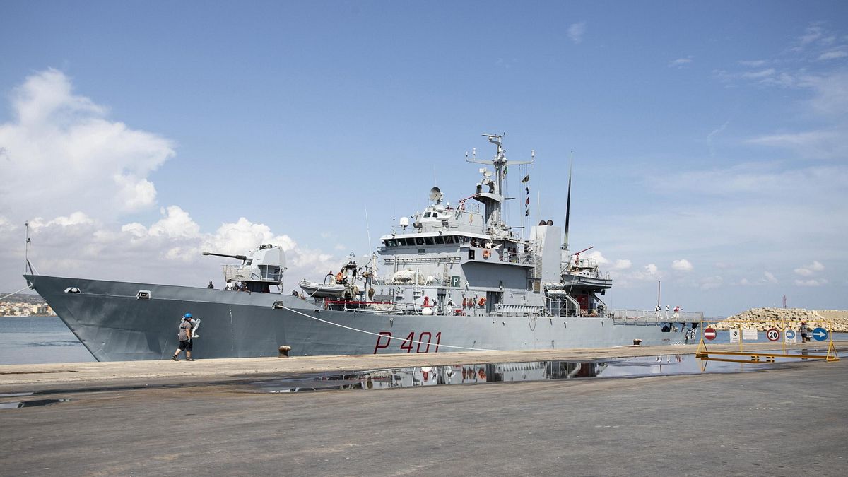 Göçmenler, Cassiopea gemisi 49 ile Arnavutluk'a seyahat ediyor