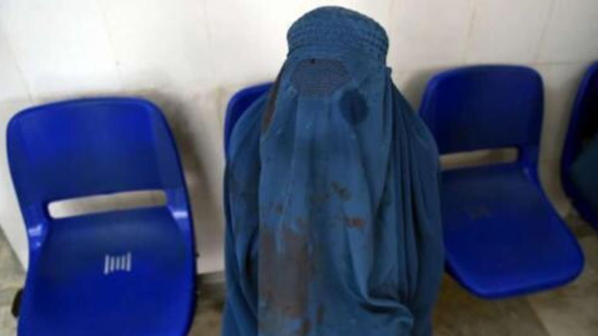Burka'yı okulda ve belediye binalarında yasaklayın