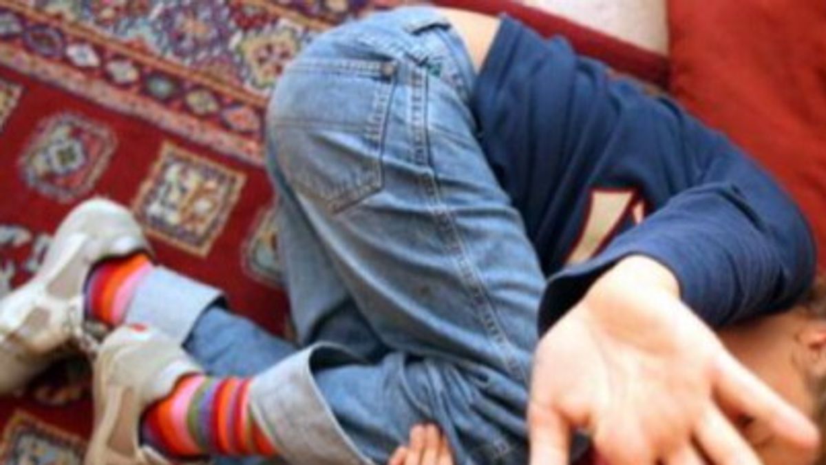 Odalı kardeşler, küçük savcılar: şiddetli kötü muamele