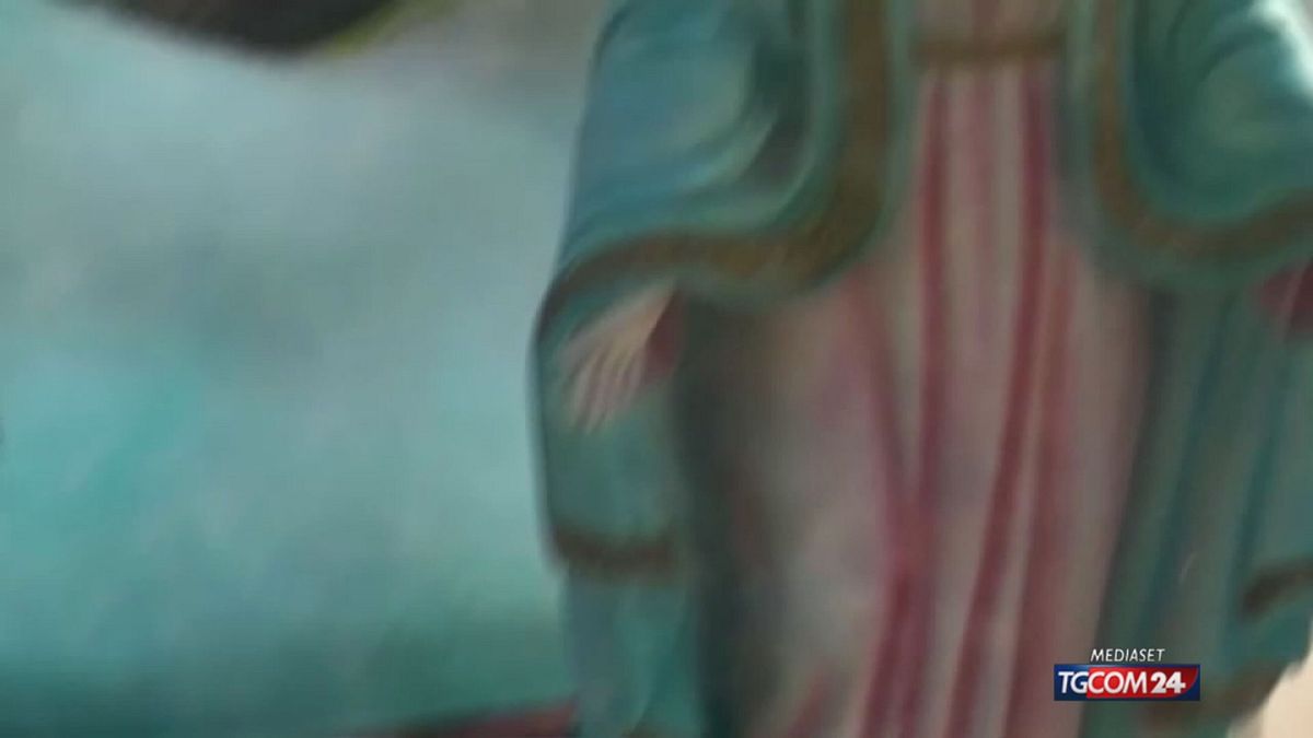 Madonna di Trevignano, heykeldeki kan görenden