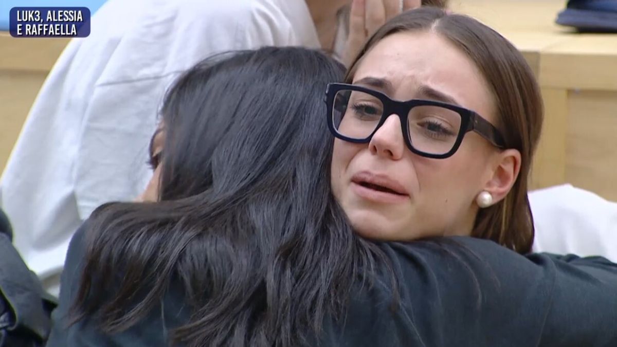 Raffaella ile eski Luk3'ü gördükten sonra gözyaşlarına “amici”