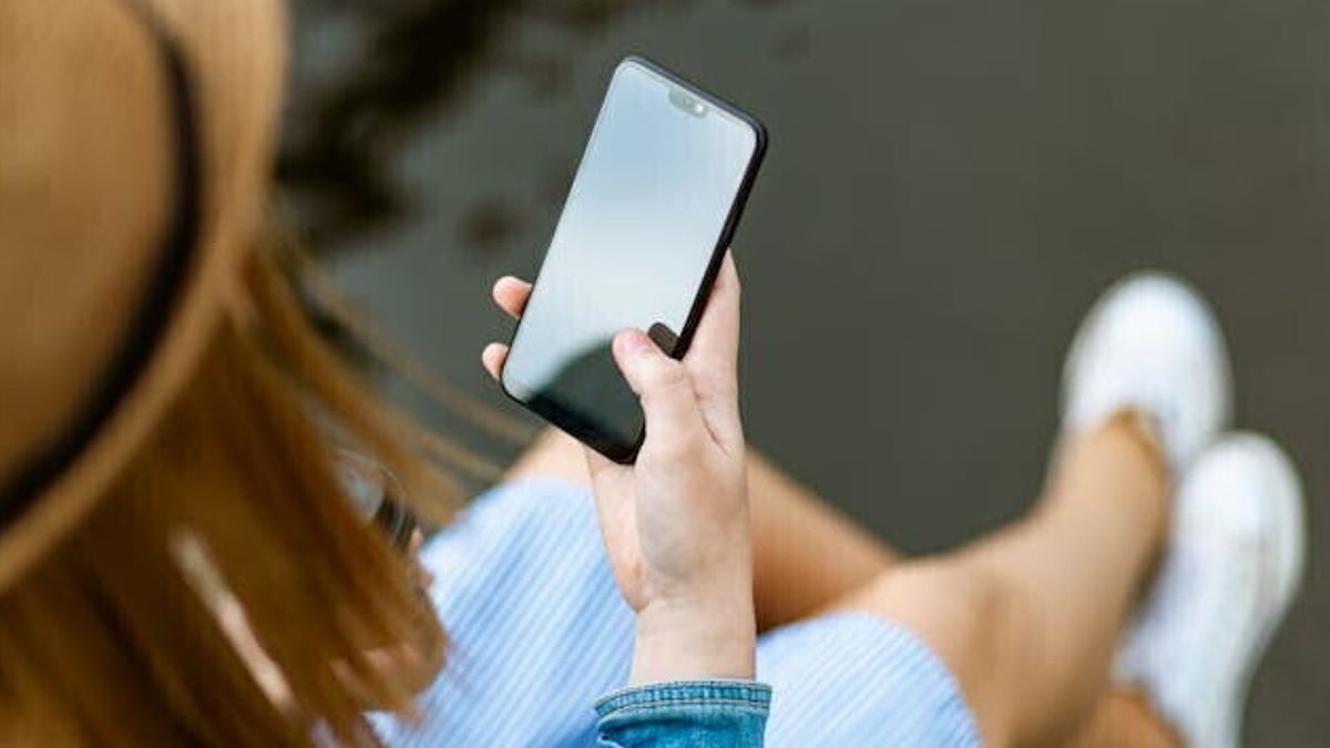 Sosyal ve akıllı telefon, erken kullanım okul performansını azaltır