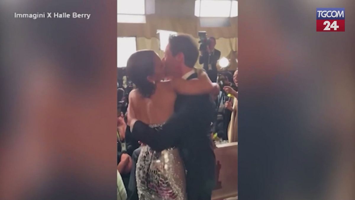 Oscar 2025, Halle Berry kırmızı halıda Adrien Brody'yi öpüyor