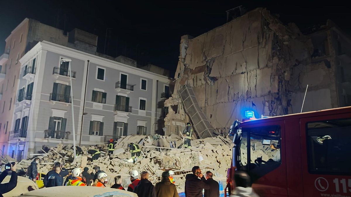 Palazzina Perolagento Bari'de çöküyor, moloz arasında kazılıyor: Yaşlı dağınık yaşlılardan korkuyorsunuz