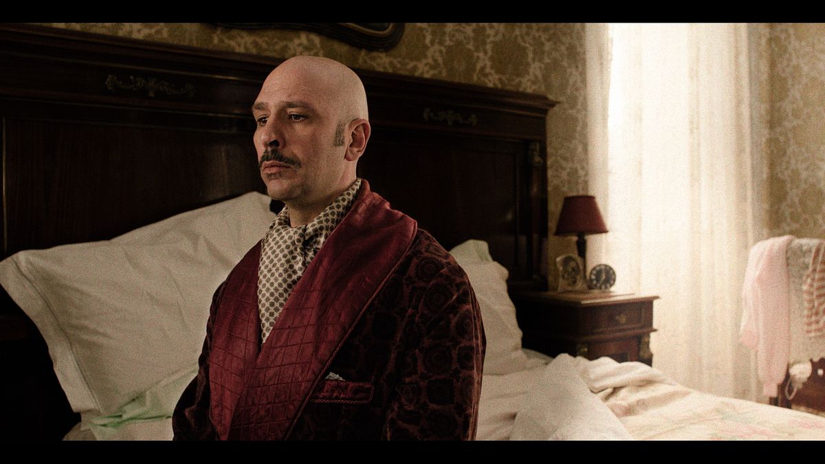 Checco Zalone 8 Mart'ta Patriklik'te bir şarkı ile kutluyor