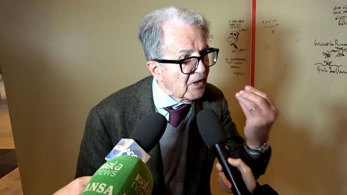 “Başkan Prodi saçlarımın bir kilidi aldı ve çekti”