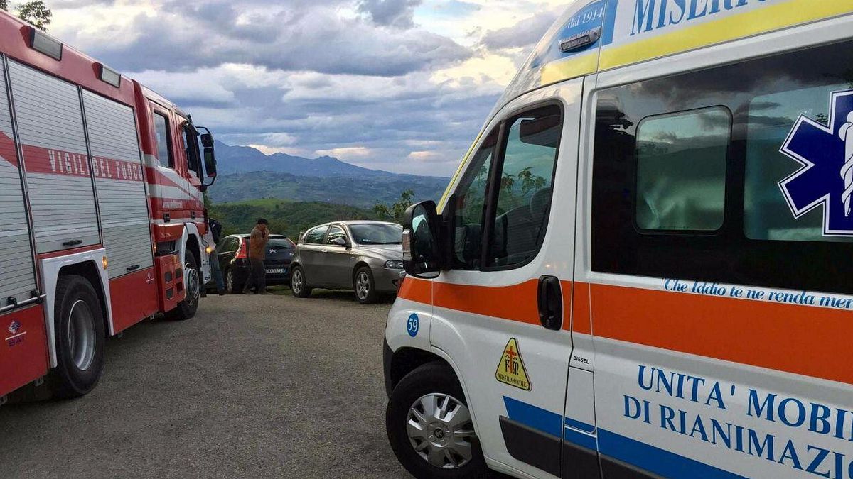 Brindisi, scontro frontale tra auto: un morto e tre feriti