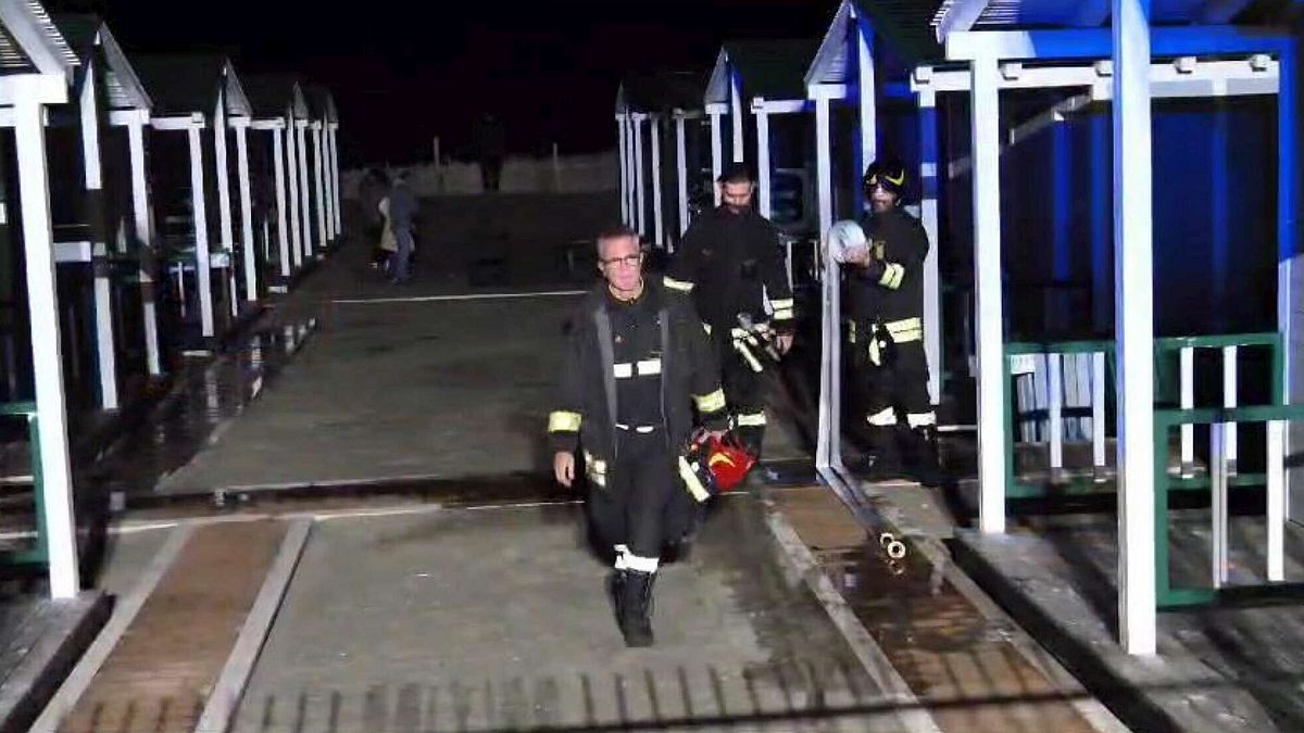 Roma, Ostia'daki iki fabrikada birkaç saat içinde ateş ediyor