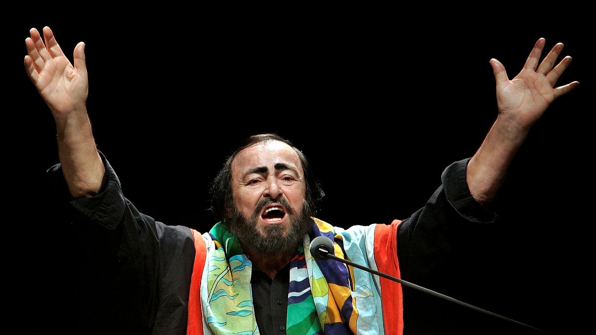 90 yıllık Luciano Pavarotti için Verona Arena'da bir etkinlik