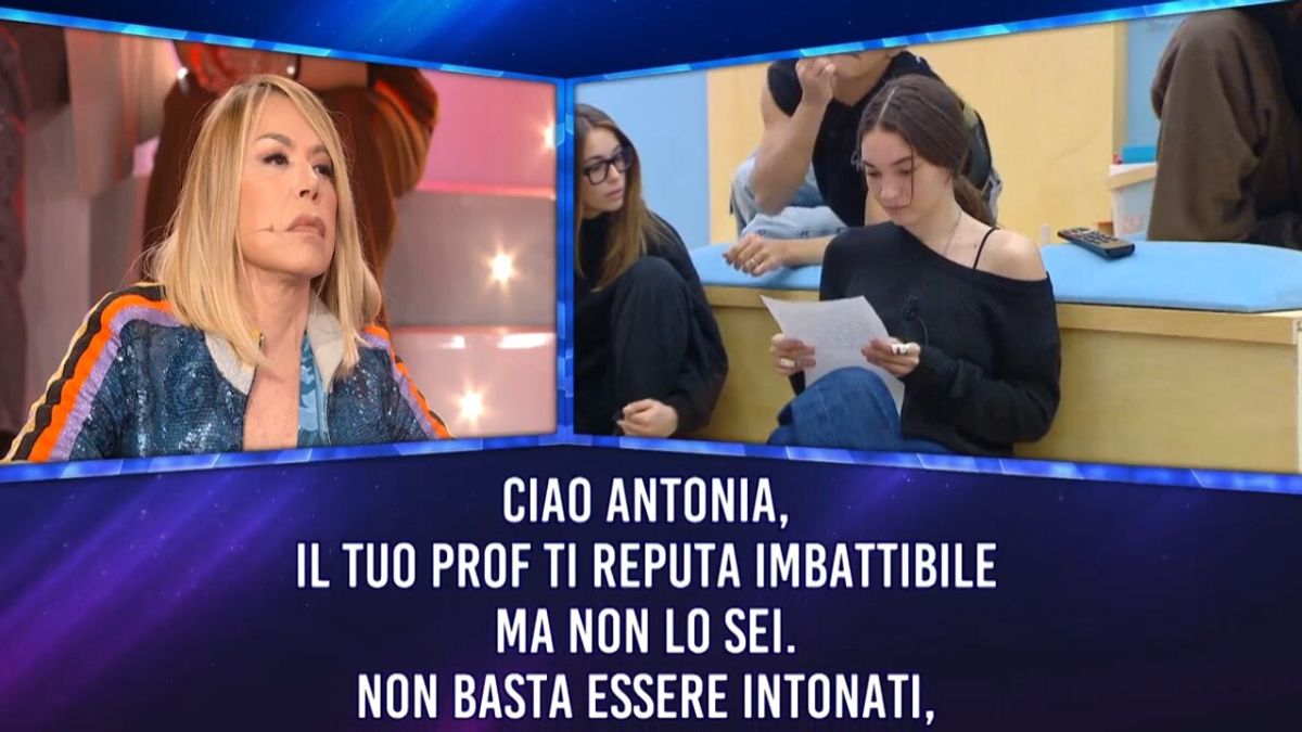 Antonia'ya karşı Amici Anna Pettinelli'ye