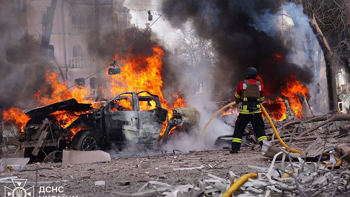 Ucraina, nuovi raid con droni russi: almeno 5 morti a Chernihiv, anche un bambino | Zelensky: la guerra può finire solo con la forza