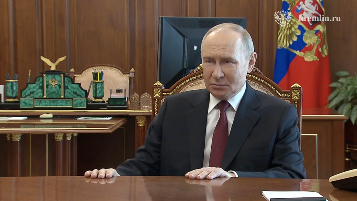 Ucraina, bombe russe nonostante la tregua di tre giorni voluta dalla Russia | Putin accoglie Xi Jinping al Cremlino: "Caro amico"