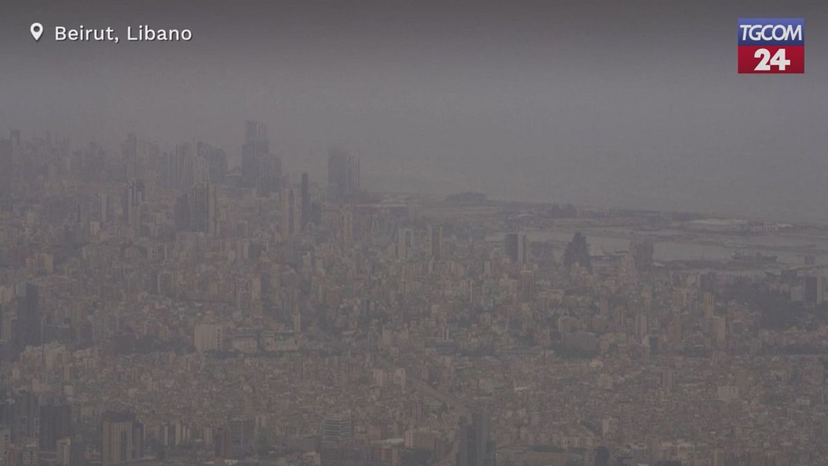 Libano, Beirut avvolta da una fitta tempesta di sabbia