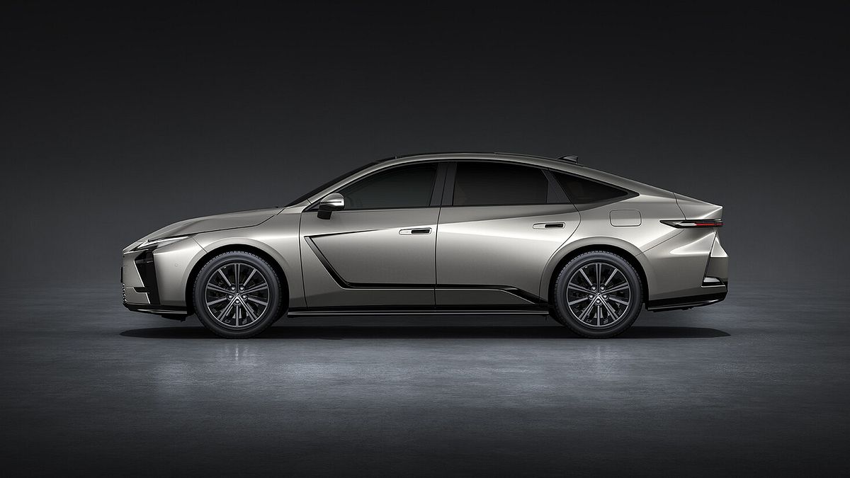 Lexus es, işte sekizinci nesil