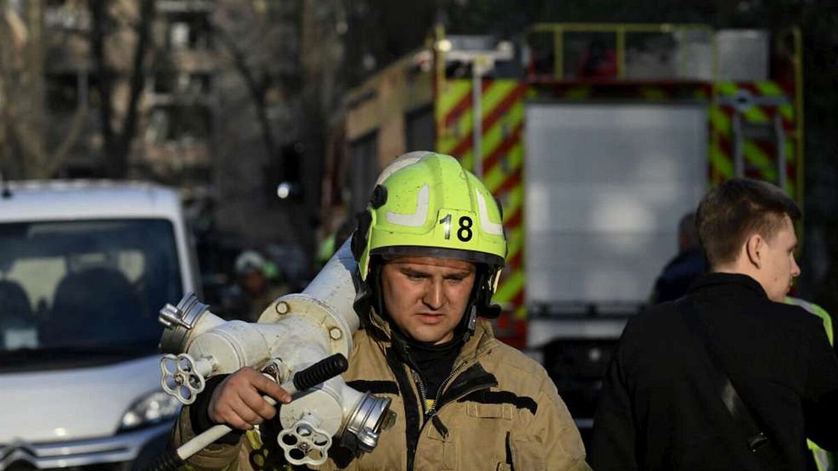 Raid russi su Kiev, almeno 15 morti | Trump: "Sanzioni alla Russia? Lo faccia prima l