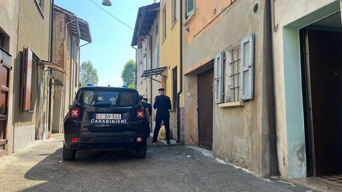 san secondo parmense accoltella la moglie e tenta la fuga   l  uomo muore in un incidente stradale