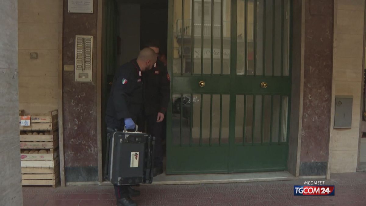 Donna trovata morta in casa a Salerno, cresce l