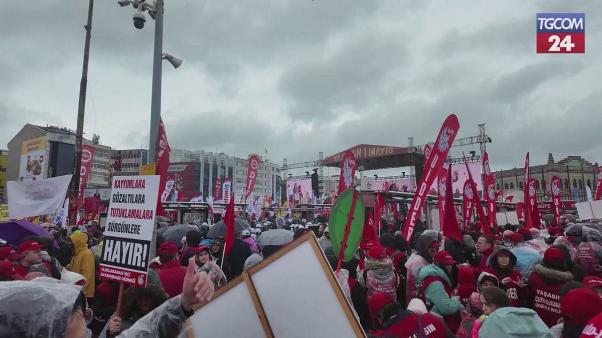 istanbul scontri tra dimostranti e polizia al corteo del primo maggio
